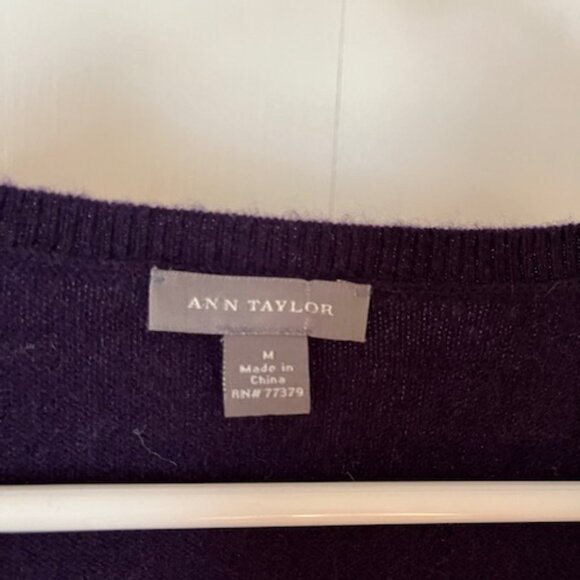 Cashmere sweaters and one holiday sweater - Picture 4 of 15